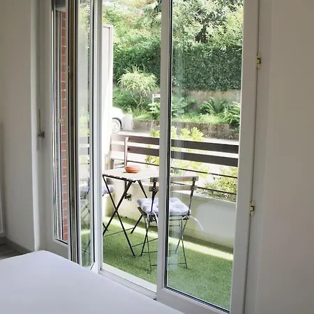 Lovely Renovated Studio With Free Parking Apartment