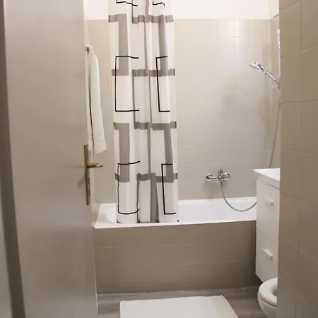 Lovely Renovated Studio With Free Parking *