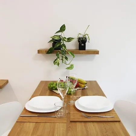 Lovely Renovated Studio With Free Parking Appartement *